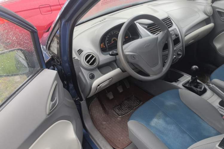 Used Chevrolet Sail 2010 Sedan 1.2L Manual Fashion Edition Interior 2
