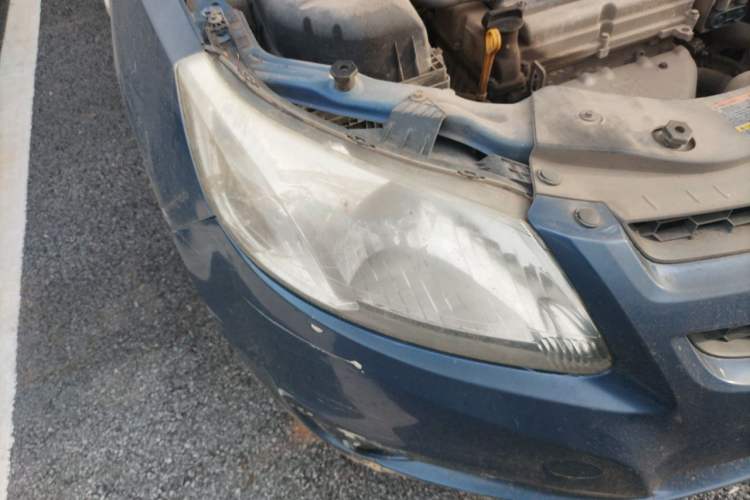 Used Chevrolet Sail 2010 Sedan 1.2L Manual Warm Edition Right Front Headlight