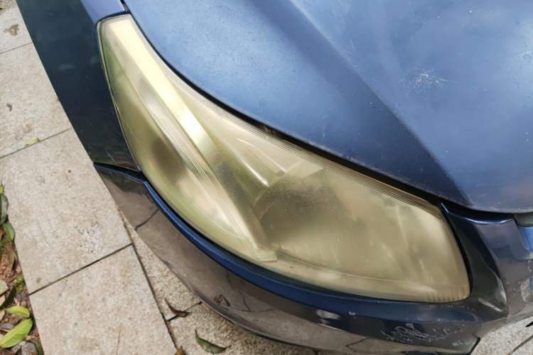 Used Chevrolet Sail 2010 Sedan 1.2L Manual Warm Edition Right Front Headlight