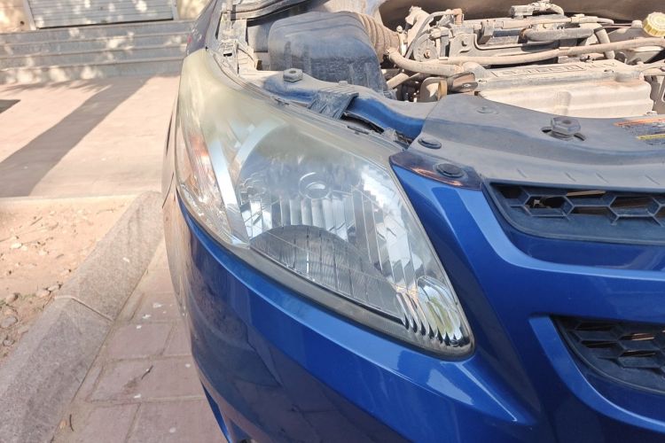 Used Chevrolet Sail 2010 Sedan 1.2L Manual Warm Edition Right Front Headlight