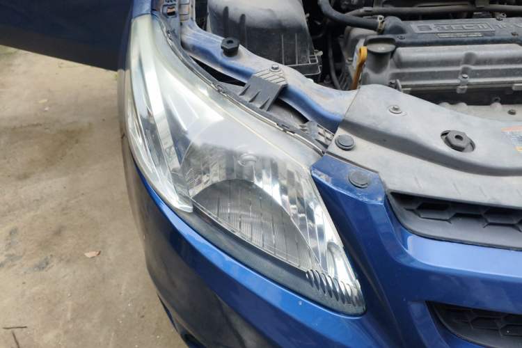 Used Chevrolet Sail 2010 Sedan 1.2L Manual Fashion Edition Right Front Headlight