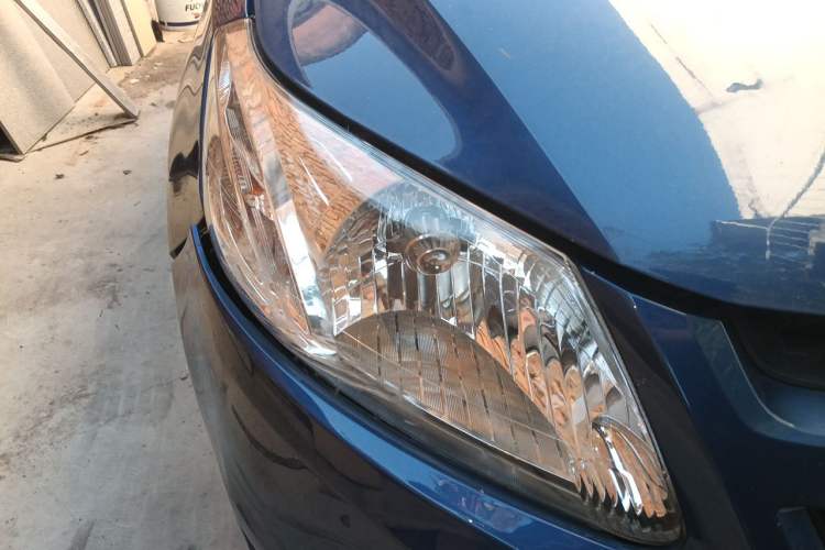 Used Chevrolet Sail 2010 Sedan 1.4L Manual Ideal Edition Right Front Headlight