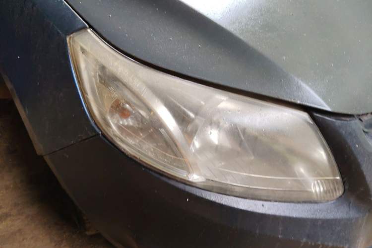 Used Chevrolet Sail 2010 Sedan 1.2L Manual Warm Edition Right Front Headlight