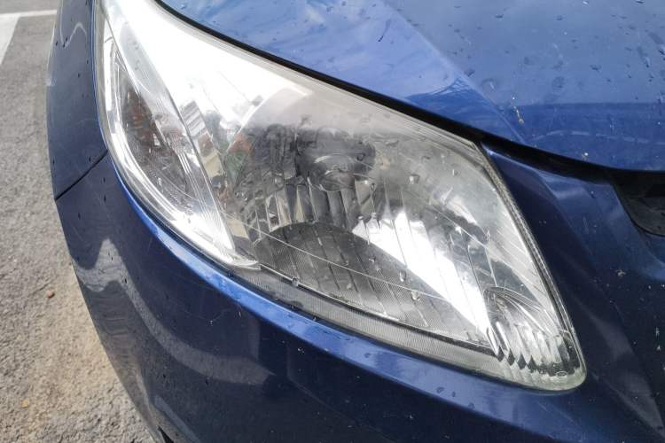 Used Chevrolet Sail 2010 Sedan 1.2L Manual Warm Edition Right Front Headlight