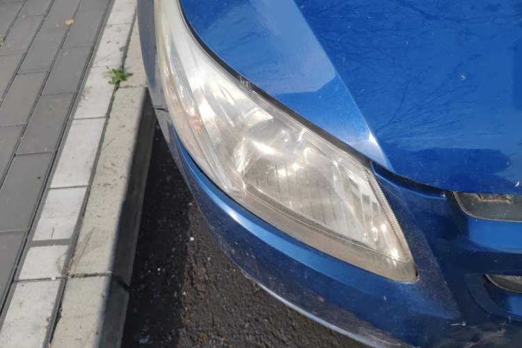 Used Chevrolet Sail 2010 Sedan 1.2L Manual Warm Edition Right Front Headlight