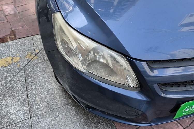 Used Chevrolet Sail 2010 Sedan 1.2L Manual Warm Edition Right Front Headlight