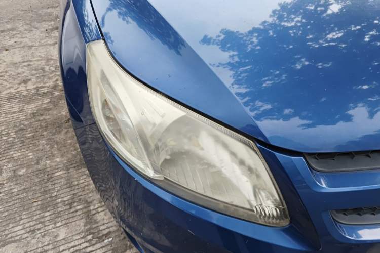 Used Chevrolet Sail 2010 Sedan 1.2L Manual Fashion Edition Right Front Headlight