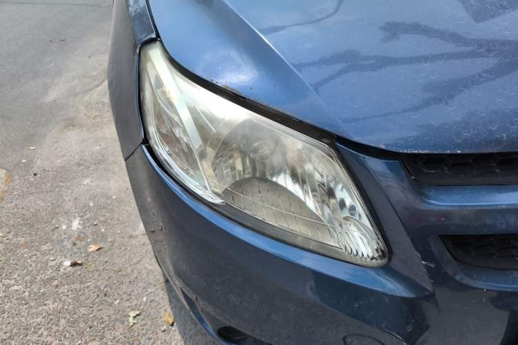 Used Chevrolet Sail 2010 Sedan 1.2L Manual Fashion Edition Right Front Headlight