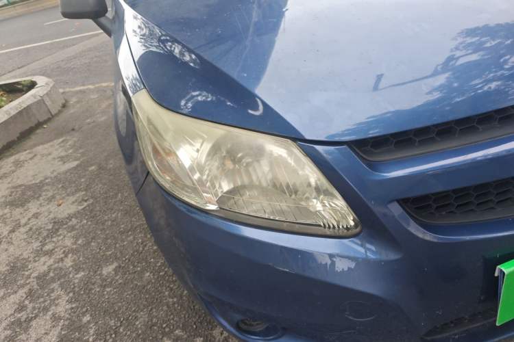 Used Chevrolet Sail 2010 Sedan 1.2L Manual Warm Edition Right Front Headlight