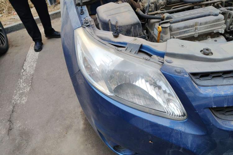 Used Chevrolet Sail 2010 Sedan 1.2L Manual Warm Edition Right Front Headlight
