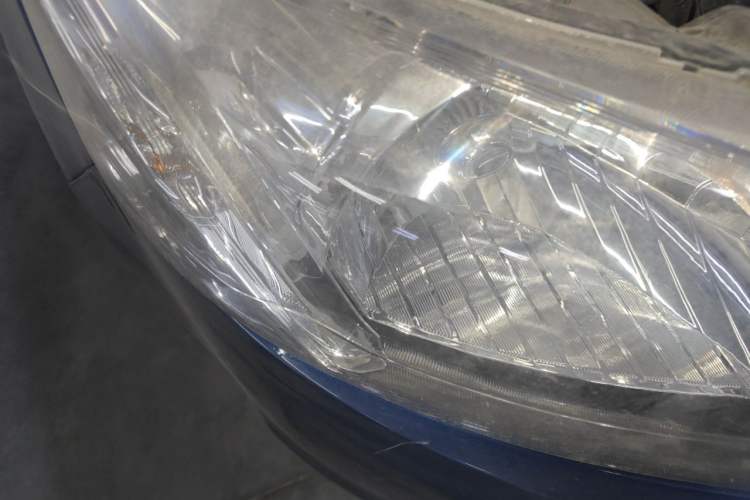 Used Chevrolet Sail 2010 Sedan 1.2L Manual Warm Edition Right Front Headlight