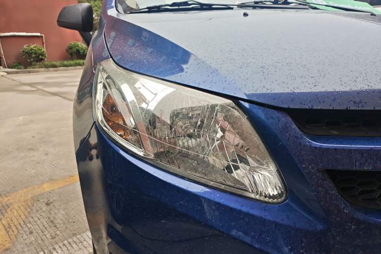 Used Chevrolet Sail 2010 Sedan 1.4L Manual Ideal Edition Right Front Headlight