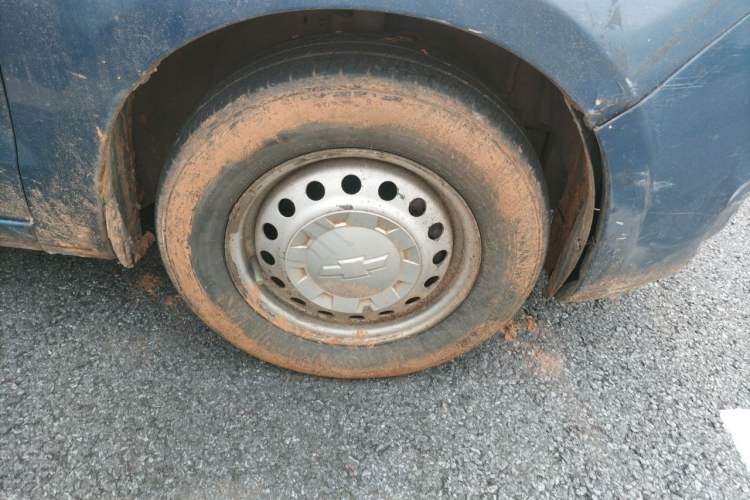 Used Chevrolet Sail 2010 Sedan 1.2L Manual Warm Edition Right Front Wheel Hub