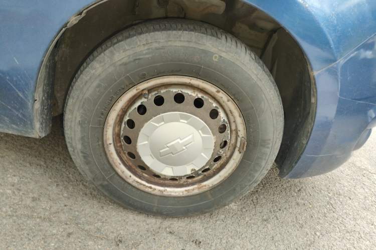 Used Chevrolet Sail 2010 Sedan 1.2L Manual Fashion Edition Right Front Wheel Hub
