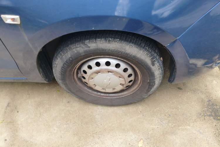 Used Chevrolet Sail 2010 Sedan 1.2L Manual Fashion Edition Right Front Wheel Hub