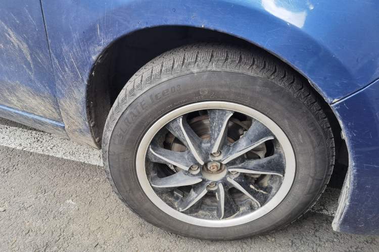 Used Chevrolet Sail 2010 Sedan 1.2L Manual Warm Edition Right Front Wheel Hub