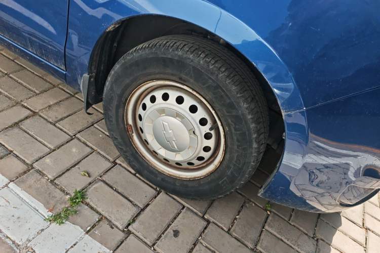 Used Chevrolet Sail 2010 Sedan 1.2L Manual Fashion Edition Right Front Wheel Hub