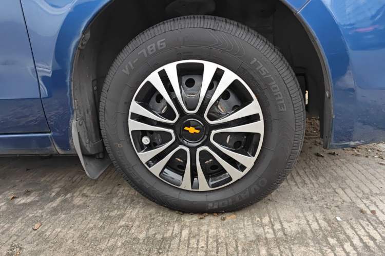 Used Chevrolet Sail 2010 Sedan 1.2L Manual Fashion Edition Right Front Wheel Hub