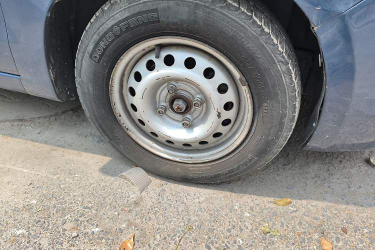 Used Chevrolet Sail 2010 Sedan 1.2L Manual Fashion Edition Right Front Wheel Hub