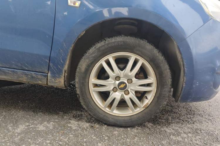 Used Chevrolet Sail 2010 Sedan 1.2L Manual Warm Edition Right Front Wheel Hub