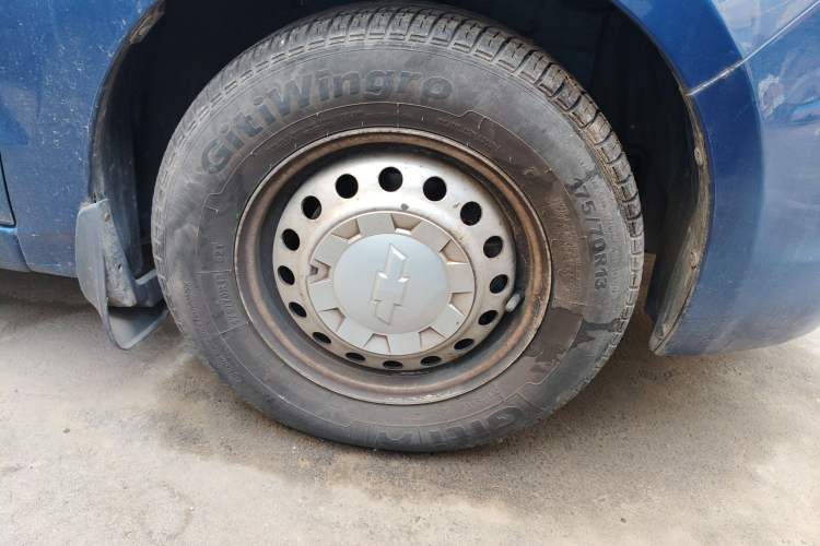Used Chevrolet Sail 2010 Sedan 1.2L Manual Warm Edition Right Front Wheel Hub