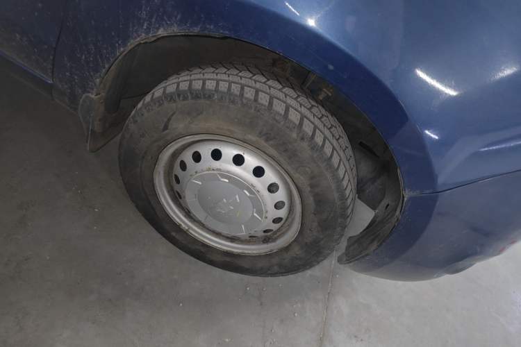 Used Chevrolet Sail 2010 Sedan 1.2L Manual Warm Edition Right Front Wheel Hub
