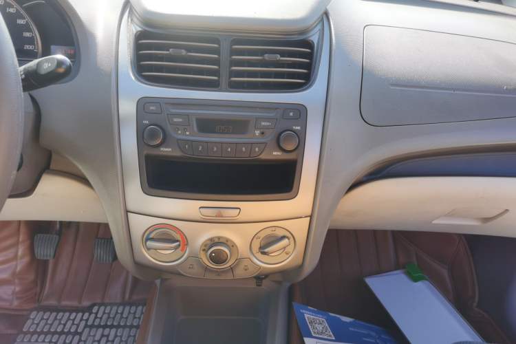 Used Chevrolet Sail 2010 Sedan 1.2L Manual Fashion Edition Audio And AC Panel