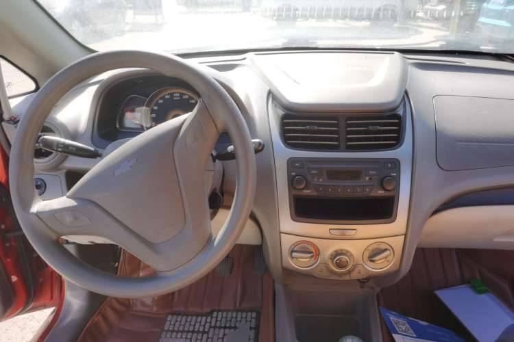 Used Chevrolet Sail 2010 Sedan 1.2L Manual Fashion Edition Center Console