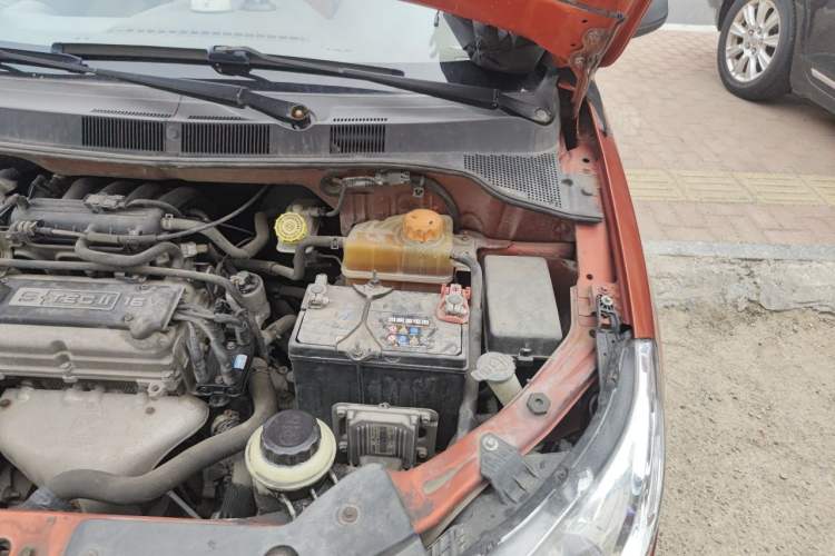 Used Chevrolet Sail 2010 Sedan 1.2L Manual Warm Edition Engine Bay Left