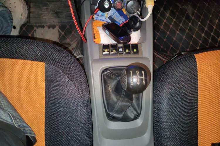 Used Chevrolet Sail 2010 Sedan 1.4L Manual Ideal Edition Gear Lever