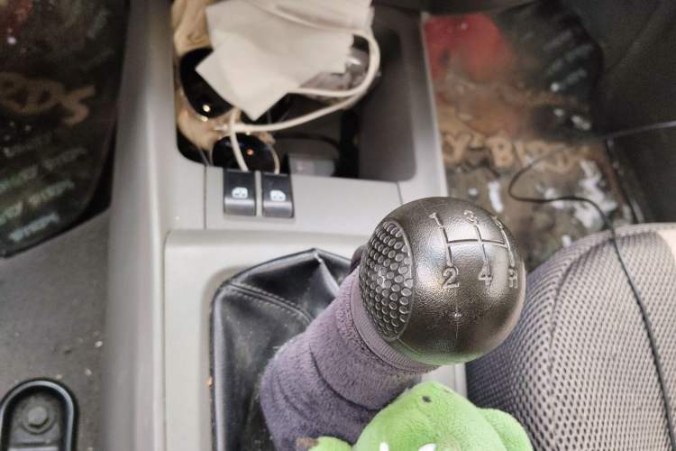 Used Chevrolet Sail 2010 Sedan 1.2L Manual Ideal Edition Gear Lever