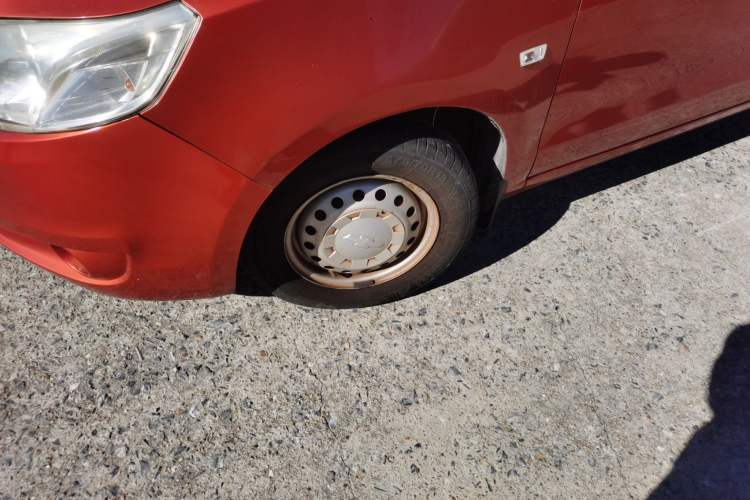 Used Chevrolet Sail 2010 Sedan 1.2L Manual Fashion Edition Left Front Wheel Hub