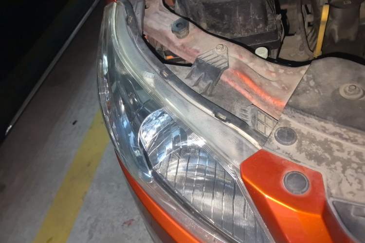 Used Chevrolet Sail 2010 Sedan 1.2L Manual Warm Edition Right Front Headlight