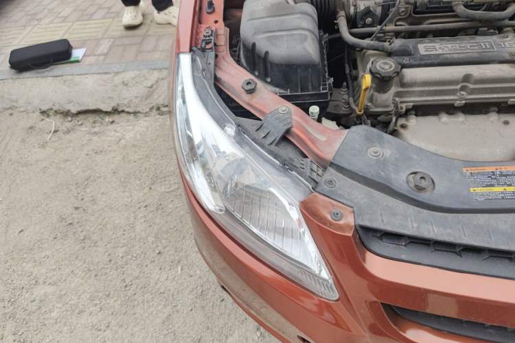 Used Chevrolet Sail 2010 Sedan 1.2L Manual Warm Edition Right Front Headlight