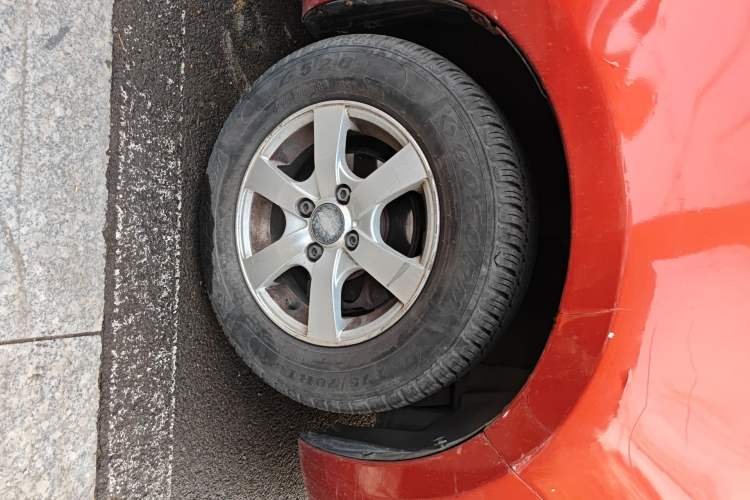 Used Chevrolet Sail 2010 Sedan 1.2L Manual Warm Edition Right Front Wheel Hub
