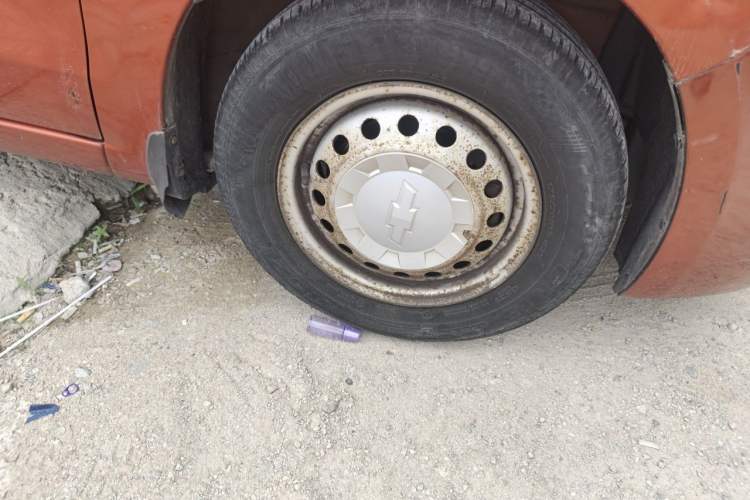 Used Chevrolet Sail 2010 Sedan 1.2L Manual Warm Edition Right Front Wheel Hub