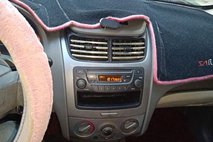 Used Chevrolet Sail 2010 Hatchback 1.2L Manual Warm Edition Audio And AC Panel