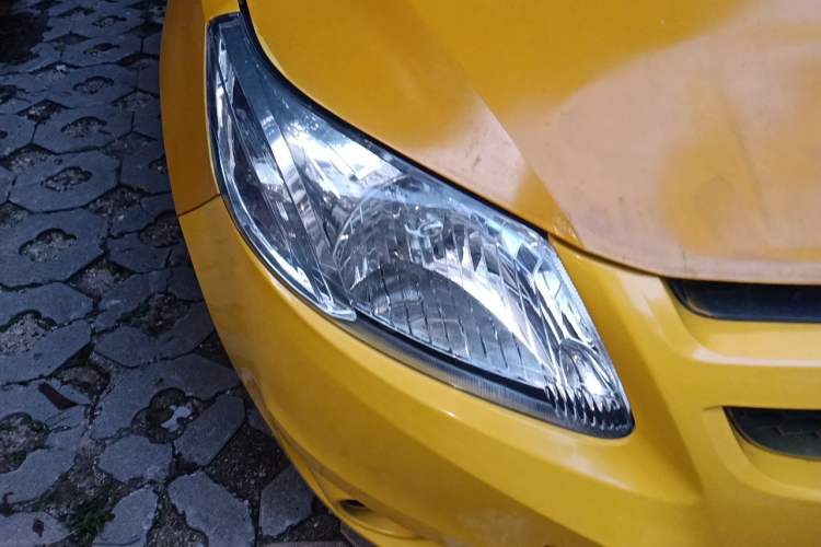 Used Chevrolet Sail 2010 Hatchback 1.2L Manual Warm Edition Right Front Headlight