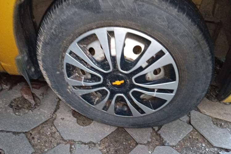 Used Chevrolet Sail 2010 Hatchback 1.2L Manual Warm Edition Right Front Wheel Hub
