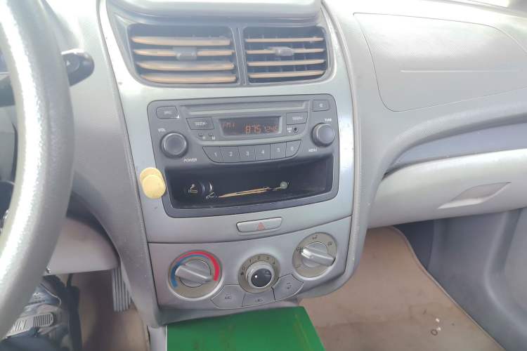 Used Chevrolet Sail 2010 Sedan 1.4L Manual Ideal Edition Audio And AC Panel