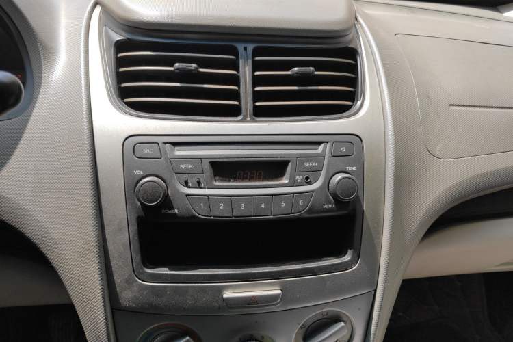 Used Chevrolet Sail 2010 Sedan 1.2L Manual Fashion Edition Audio And AC Panel