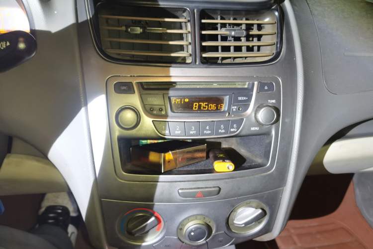Used Chevrolet Sail 2010 Sedan 1.4L AMT Excellence Edition Audio And AC Panel