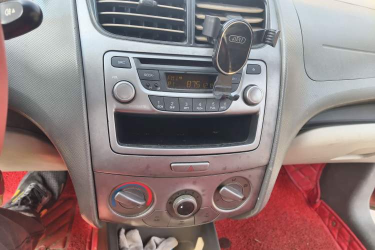 Used Chevrolet Sail 2010 Sedan 1.2L AMT Ideal Edition Audio And AC Panel