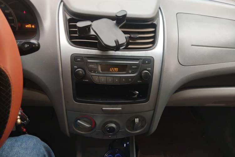 Used Chevrolet Sail 2010 Sedan 1.2L Manual Fashion Edition Audio And AC Panel