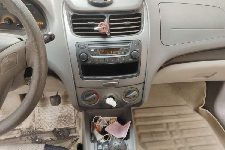 Used Chevrolet Sail 2010 Sedan 1.4L Manual Ideal Edition Audio And AC Panel