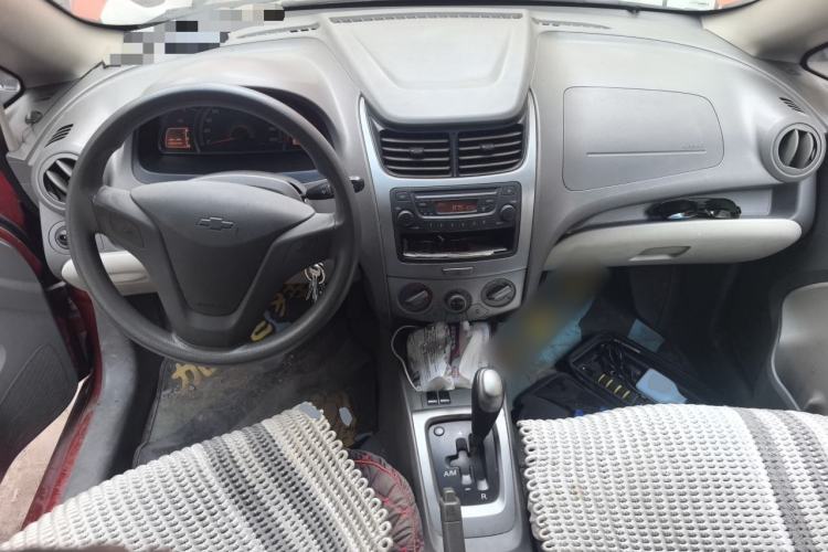 Used Chevrolet Sail 2010 Sedan 1.2L AMT Ideal Edition Center Console