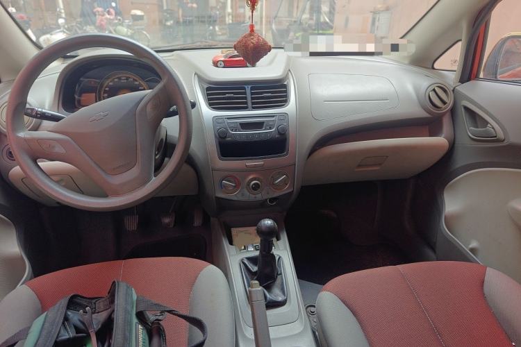 Used Chevrolet Sail 2010 Sedan 1.2L Manual Warm Edition Center Console