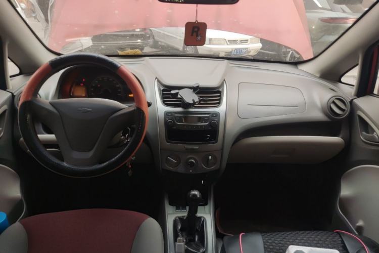Used Chevrolet Sail 2010 Sedan 1.2L Manual Fashion Edition Center Console