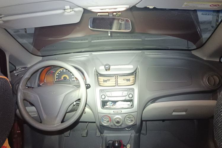 Used Chevrolet Sail 2010 Sedan 1.2L Manual Fashion Edition Center Console