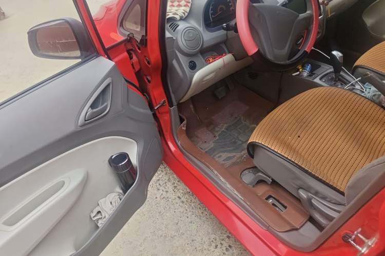 Used Chevrolet Sail 2010 Hatchback 1.2L AMT Ideal Edition Driver Seat